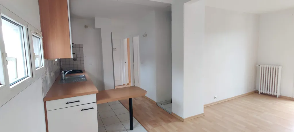 Cucina - 3-Piece Flat with Balcony in Yerres Centre