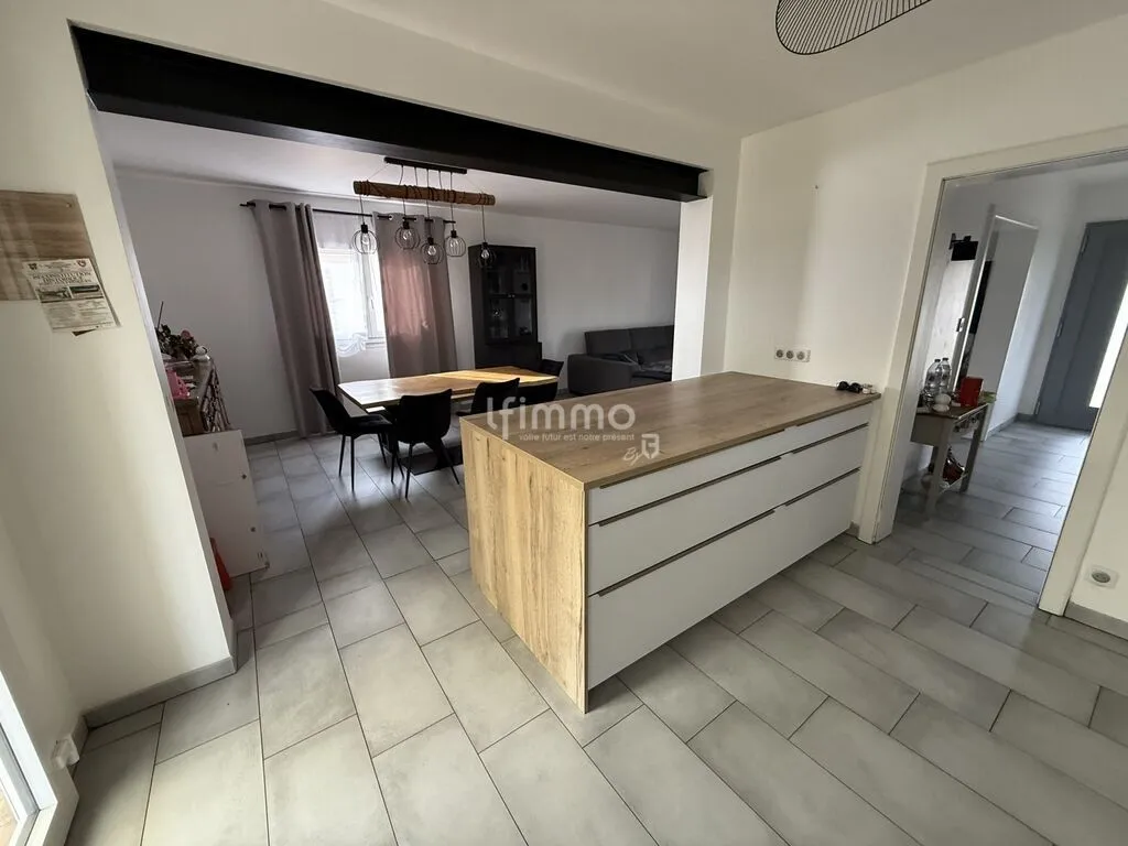 Köök - Renovated House with Veranda in Hestroff