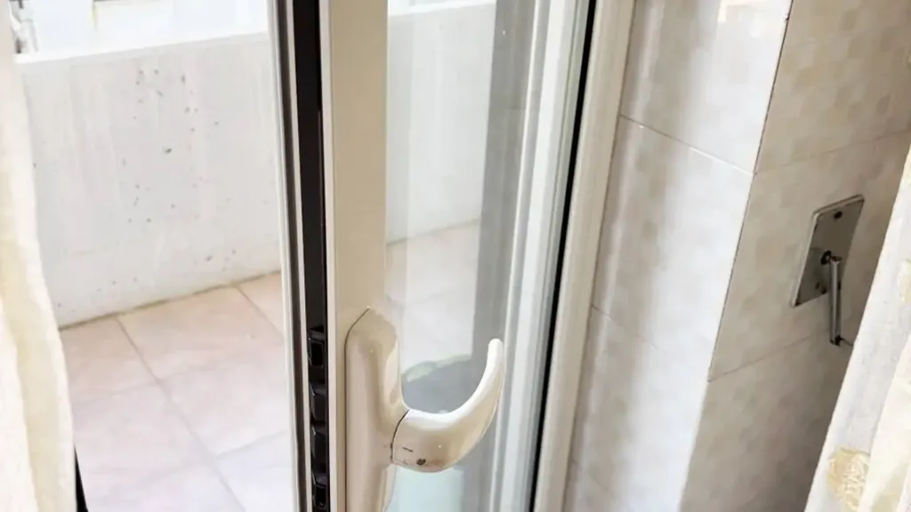 Pièces - Apartment with Balcony in Canosa Di Puglia