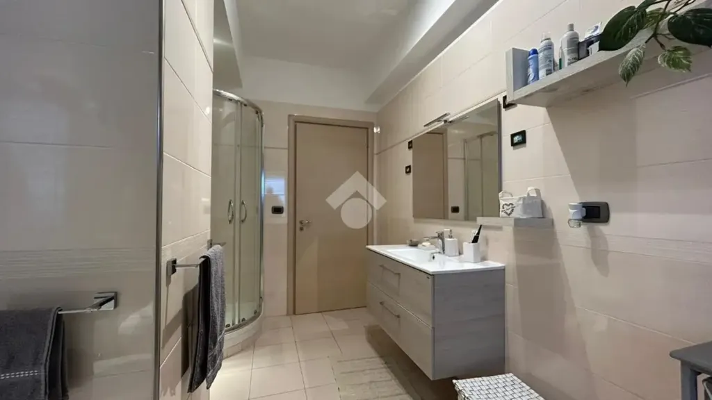 Bagni - South-Facing Apartment with Balcony in Cosenza