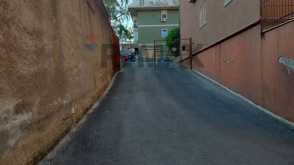 Exterior - Garage with Double Parking in Palermo