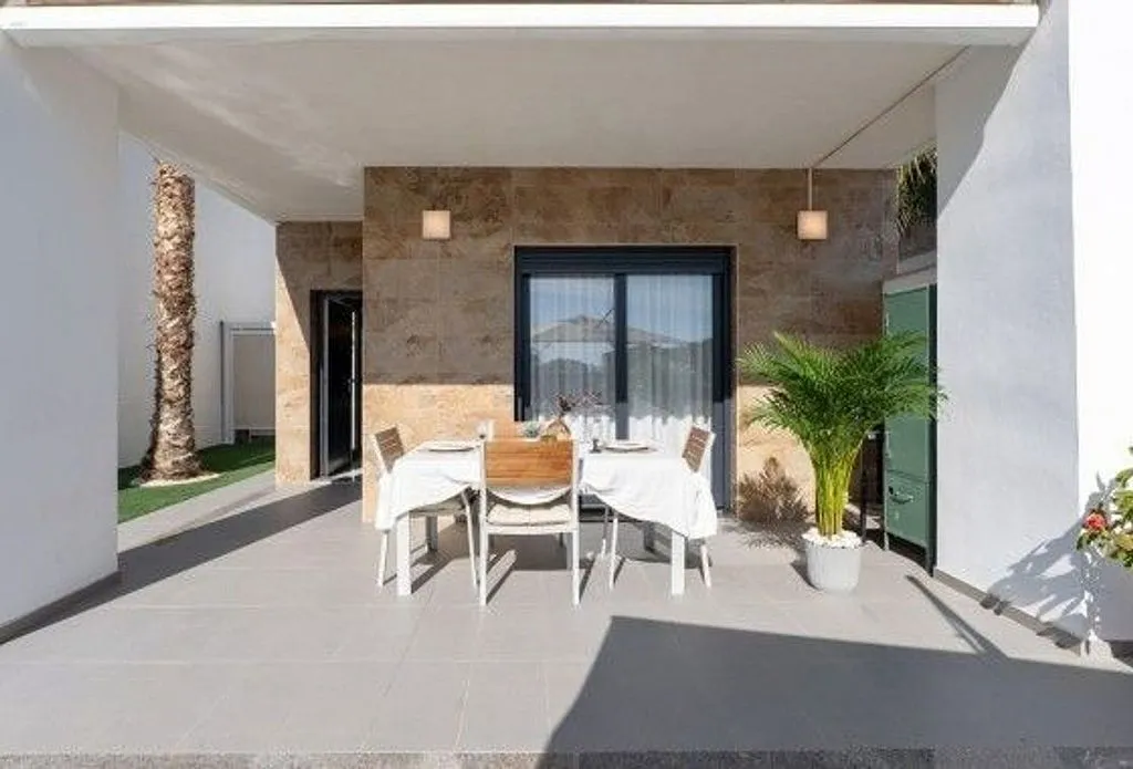 Terrasse - Ready-to-Live Villa with Pool in Bigastro