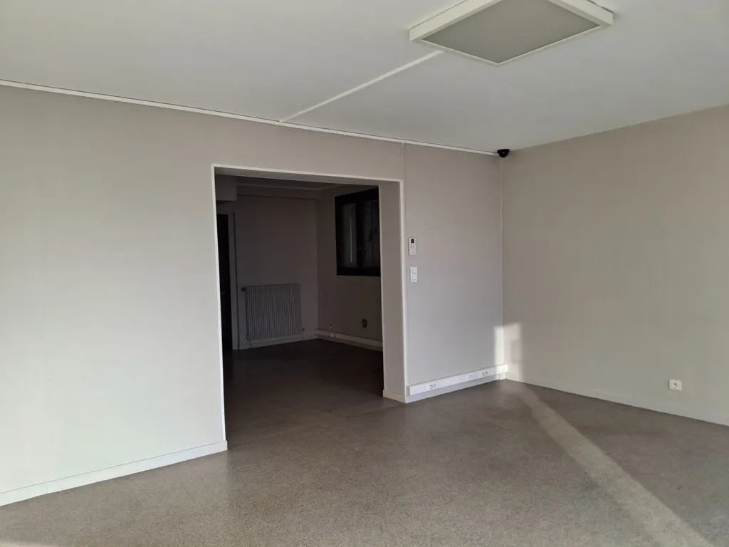 Rooms - Mixed-Use Building with Commercial Space in Saint-Dizier