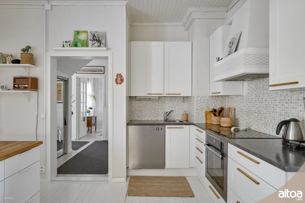Cuisine - Renovated House with Sauna in Helsinki