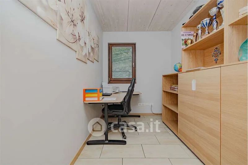 Bureau - Apartment with Garden and Valley View in Châtillon