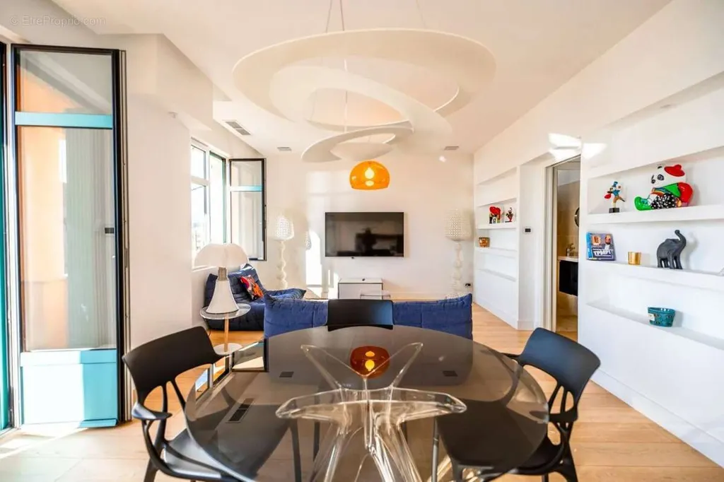 Salle à manger - Appartement Luxueux avec Vue Mer à Sainte-Maxime