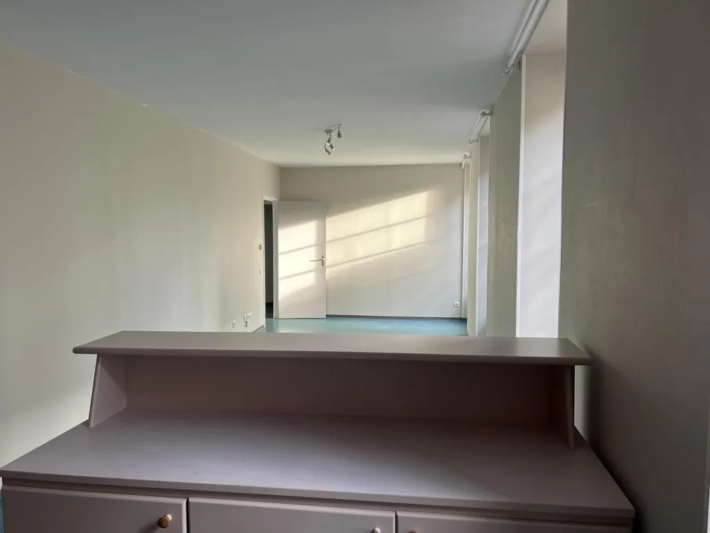 Pièces - Appartement Ensoleillé avec Ascenseur en Centre-Ville