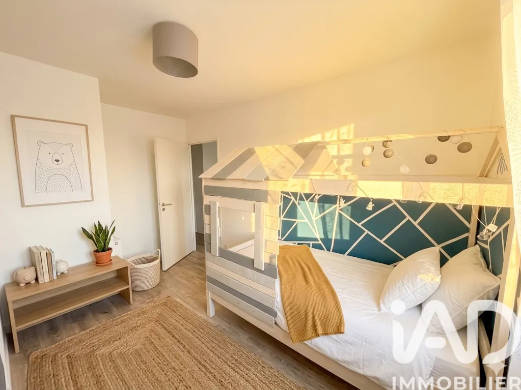 Chambres - Duplex Récemment Construit avec Balcon à Louvres