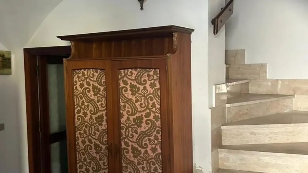 hallway_entrance