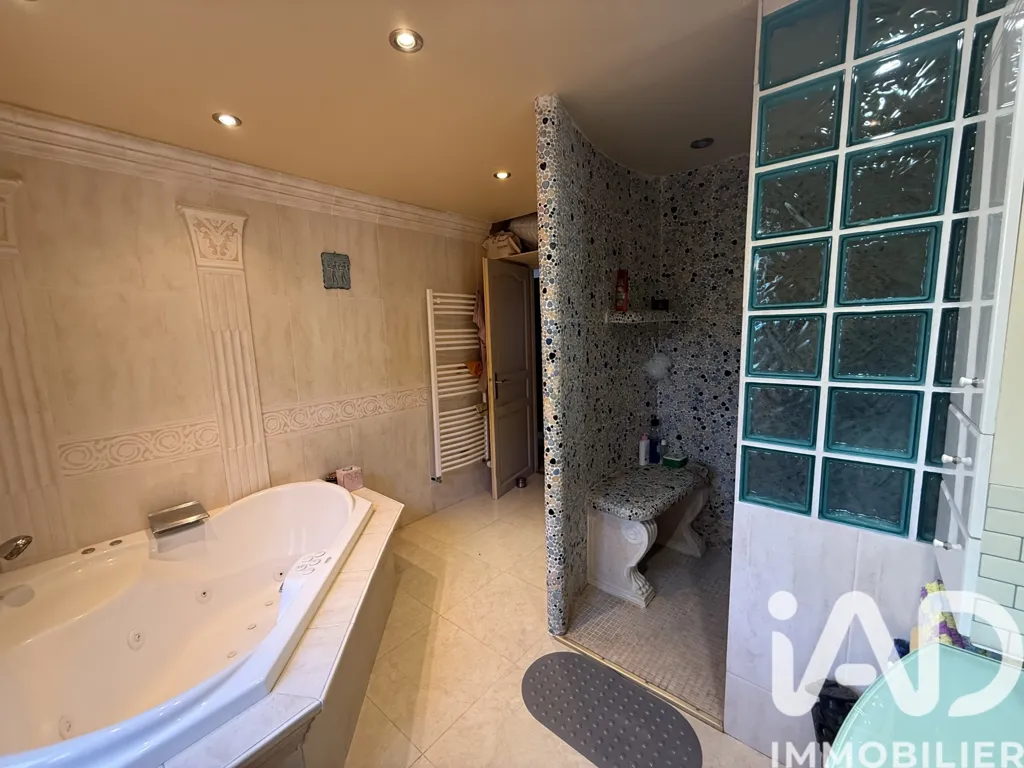 Salles de bain - Mas avec Piscine au Sel dans un Environnement Calme à Le Muy