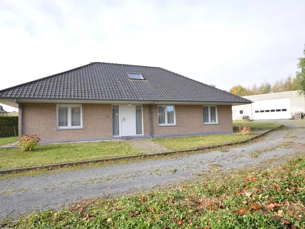 Extérieur - Villa avec Atelier à Ronse, Proche du Centre