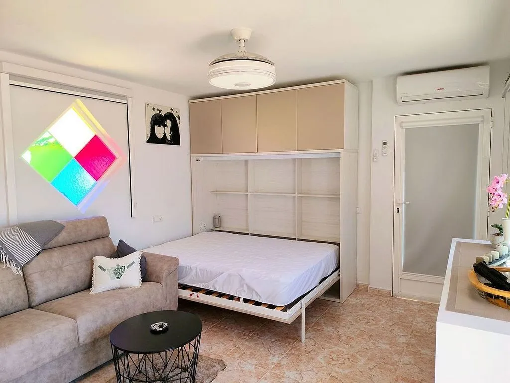 Magamistoad - Three-Bedroom House with Pool in Jacarilla