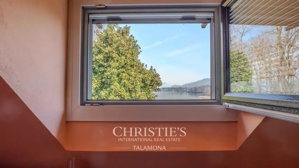 Rooms - Lakefront Villa with Private Park in Ranco