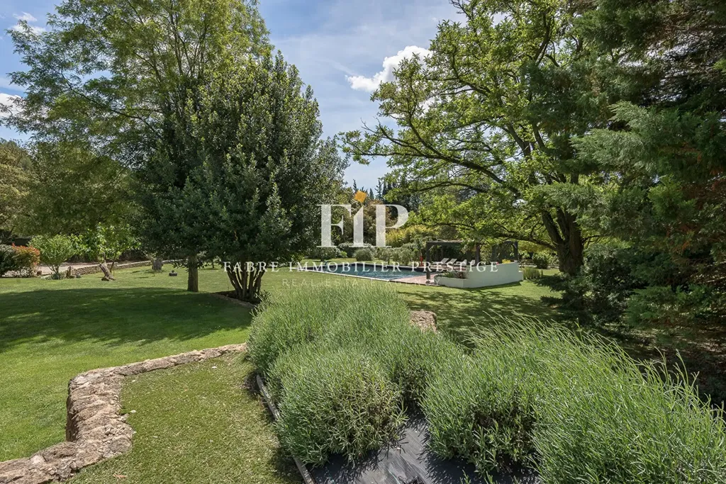 Jardin - Propriété Contemporaine avec Piscine près d'Aix-en-Provence