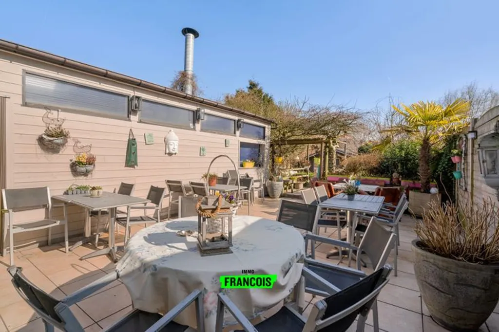 Terrass - Commercial Property with Spacious Residence in Central Location