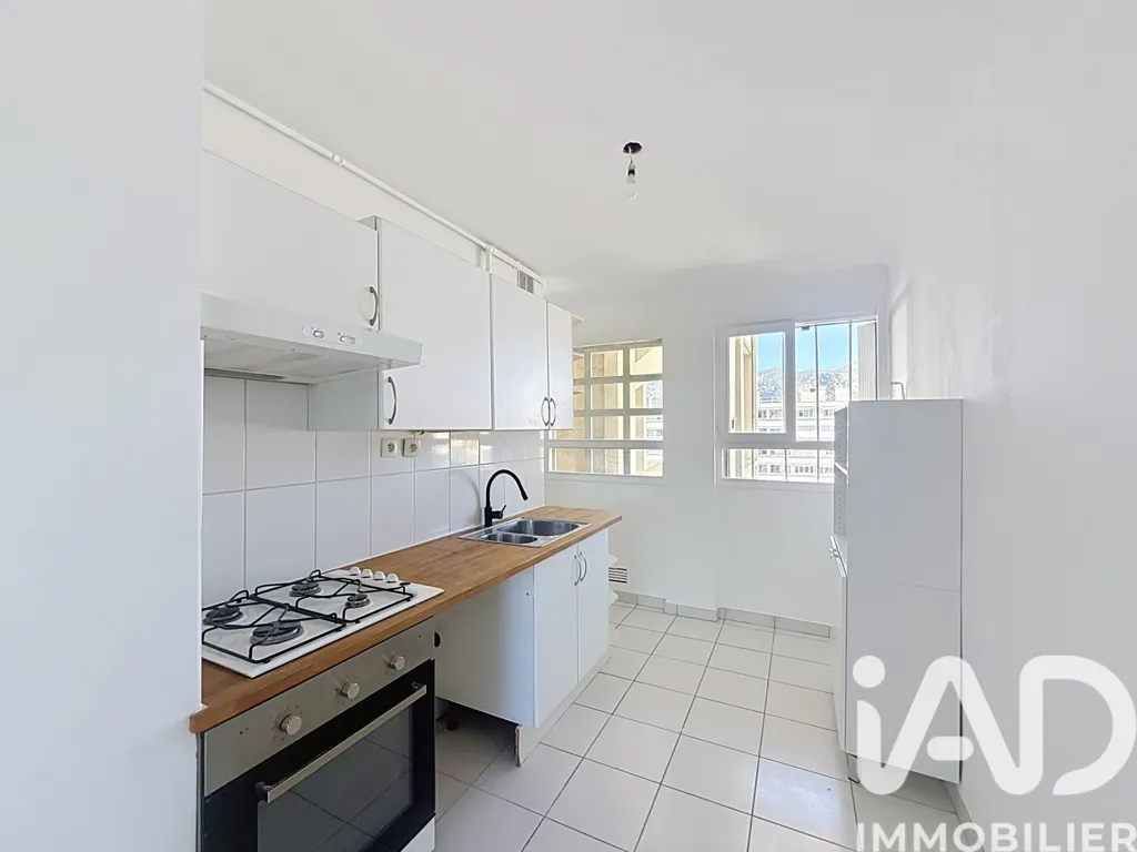 Cuisine - Appartement avec balcon vue mer à Toulon