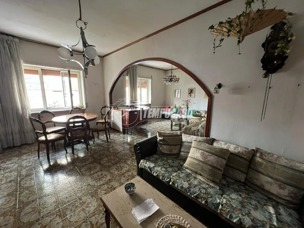 Salle à manger - 5-Bedroom Apartment with Lift in Naples