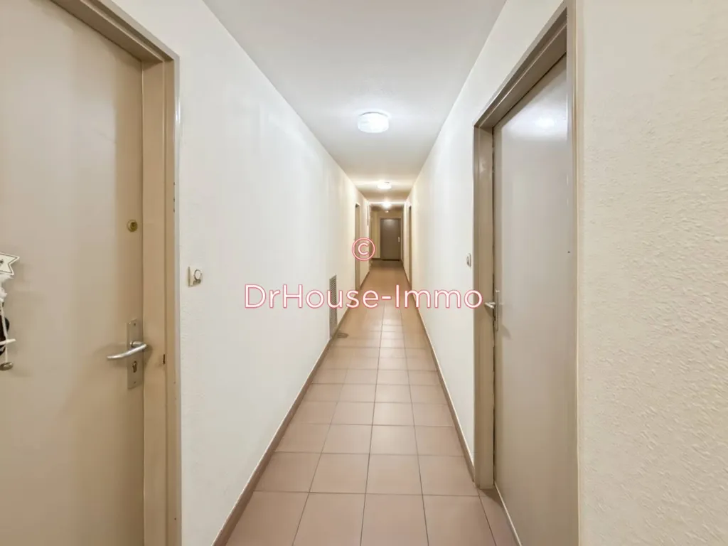 Hallway - 2-Bedroom Apartment with Parking in Sète