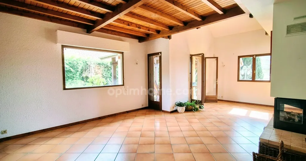 Séjour - Maison Charmante avec Jardin et Vue à Revel