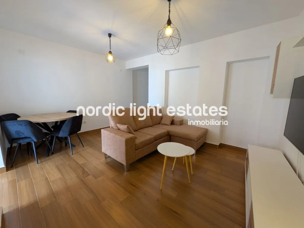 Elutuba - Ground Floor Flat with Patio in Nerja Centre