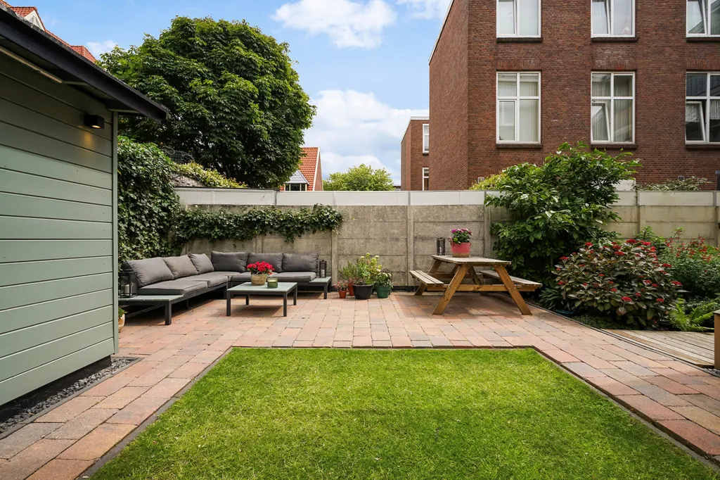 Jardin - Ground Floor Flat with Deep Garden in 's-Gravenhage