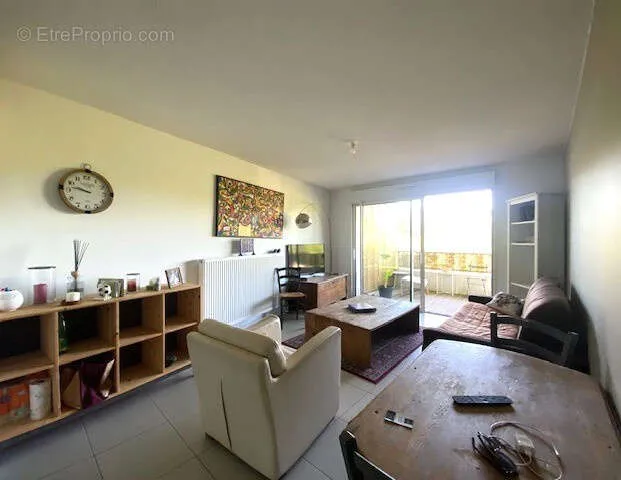 Elutuba - Spacious 3-Bed Flat with Large Terrace in Recent Residence