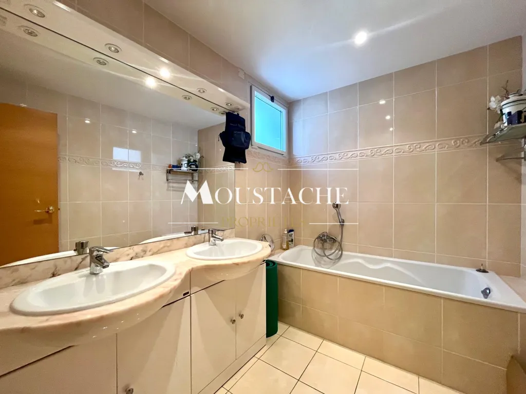Vannitoad - Traversant Apartment with Balcony in Royan