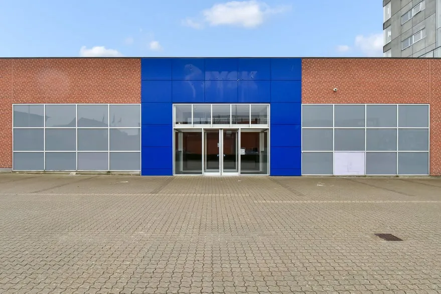 Esterno - Flexible Retail Unit with High Ceilings in Ikast