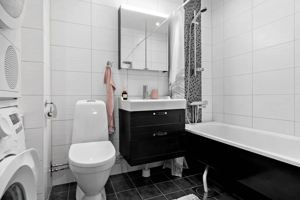 Vannitoad - Four-Room Apartment with Balcony in Märsta Centre