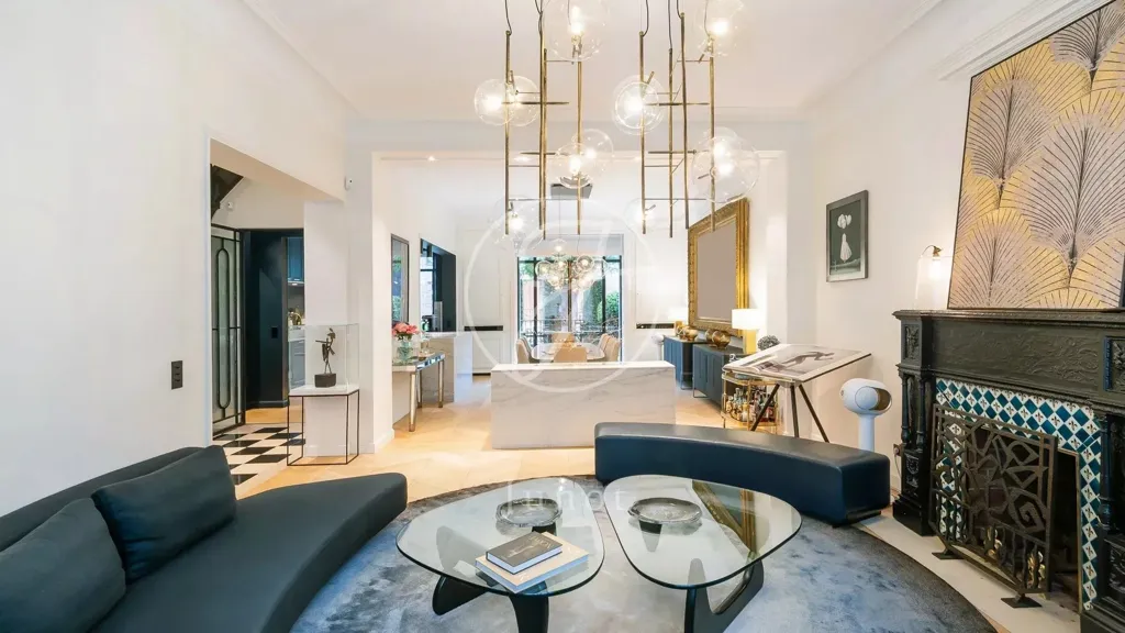 Elutuba - Private Mansion with Garden in Paris 16th