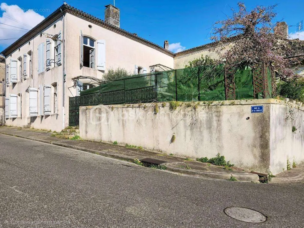 Extérieur - Ancien Presbytère en Centre Ville de Mézin