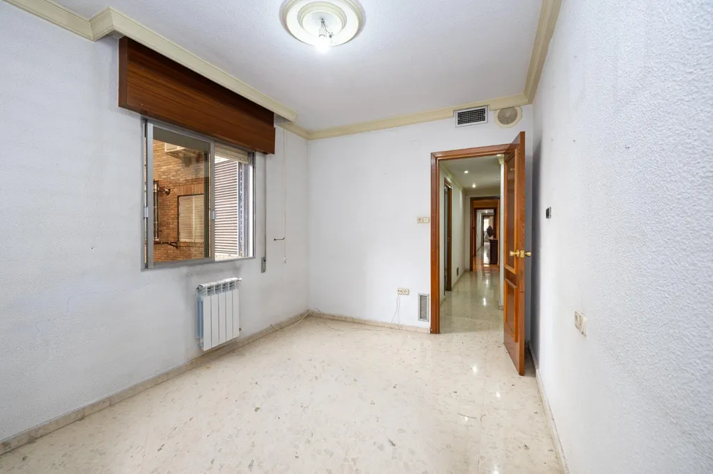 Entrée - Apartment for Renovation in Granada Centre