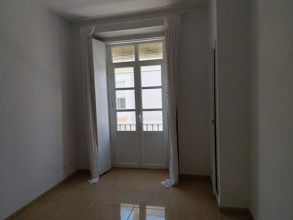 Stanze - 3-Bedroom Flat with Balcony in Historic Centre