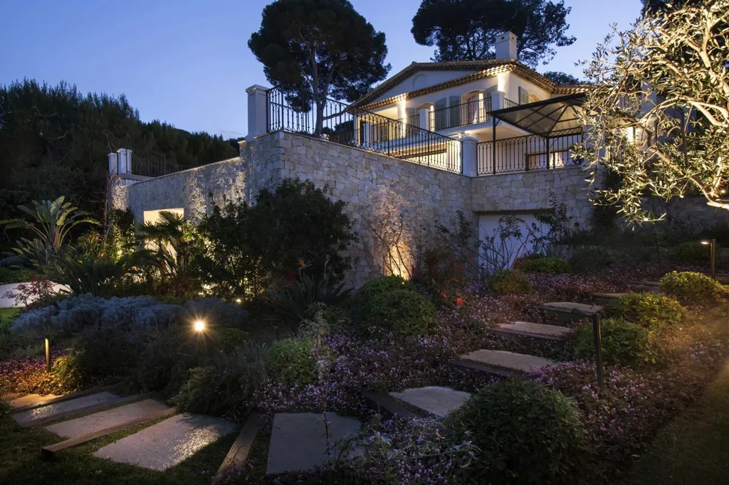 Aed - Neo-Provencal Villa with Sea View in Cap d'Antibes