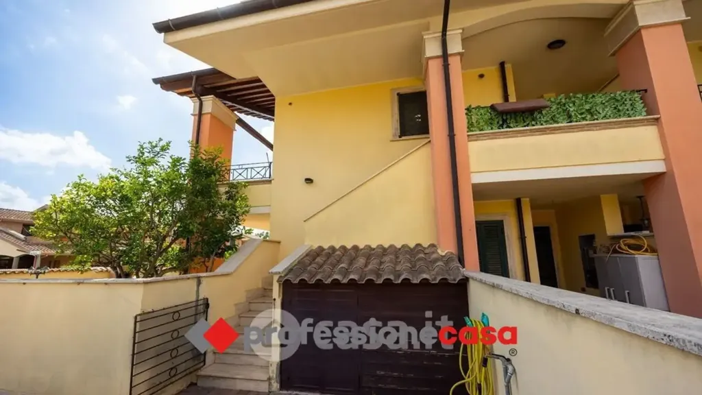 Esterno - Casa indipendente con giardino a Pomezia