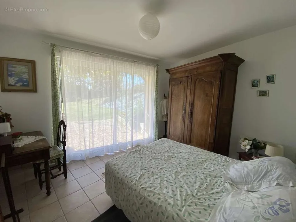 Chambres - Propriété Contemporaine avec Parc à 8 km de Châtellerault