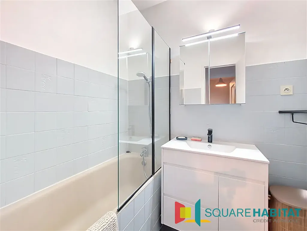Salles de bain - Appartement 1 Pièce avec Place de Parking à Angers