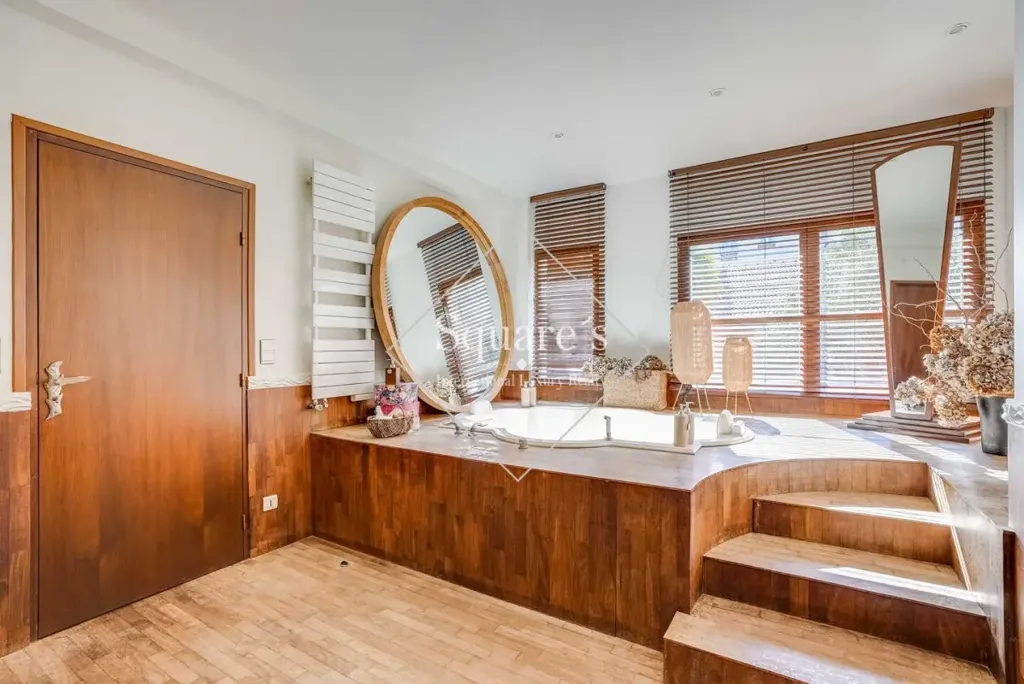 Vannitoad - Luxury Maison with Patio in Levallois-Perret