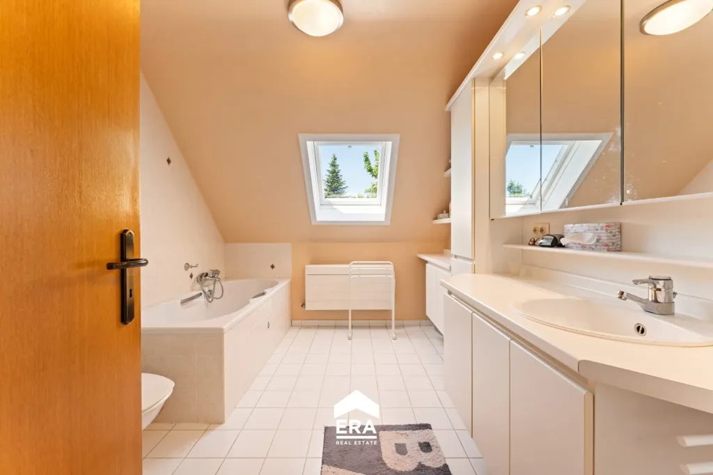 Salles de bain - Maison Familiale au Calme avec Jardin à Lichtervelde