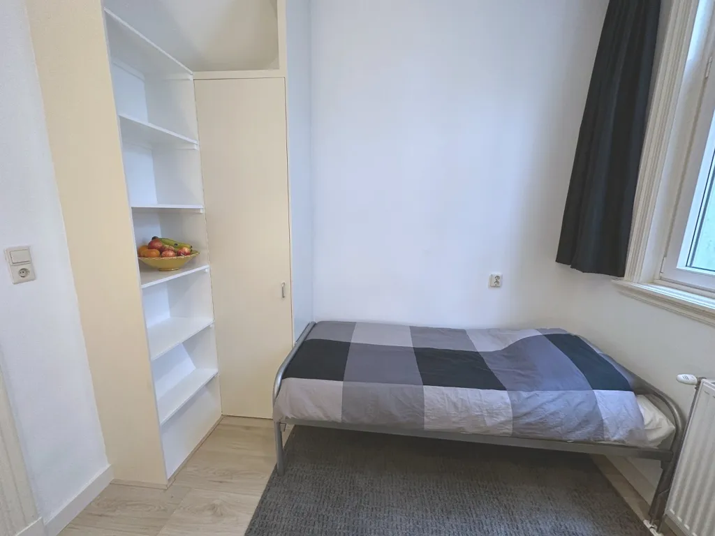 Camere da letto - Furnished Room with Shared Facilities in Kralingen