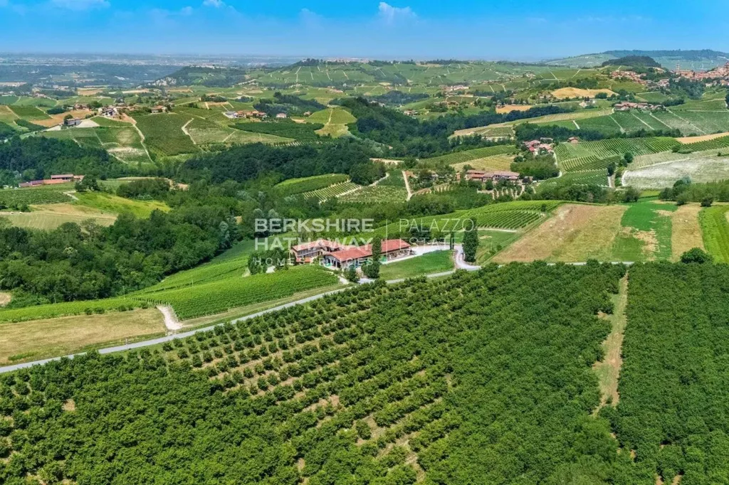 Õhuvaade - Casale with Pool in Monforte d'Alba