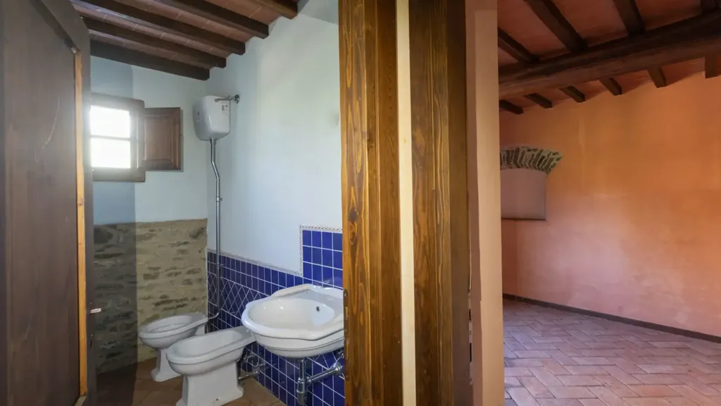 Bathrooms - Casale with Pool in Gaiole in Chianti