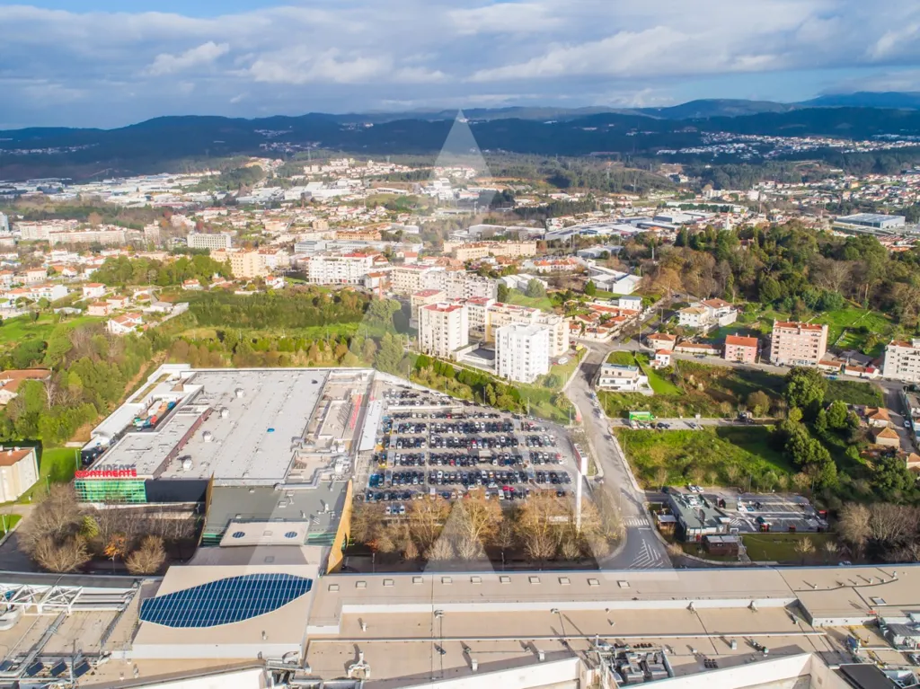 Vue aérienne - Construction Plot with Central Location in São João da Madeira