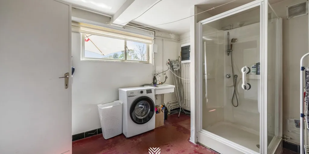 Utility Room - Open Plan House with Garden in Zonhoven