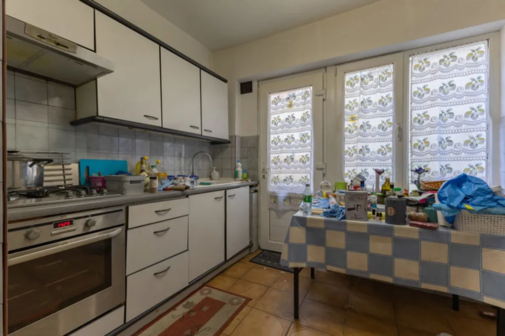 Köök - Five-Bedroom House with Terrace in Central Location