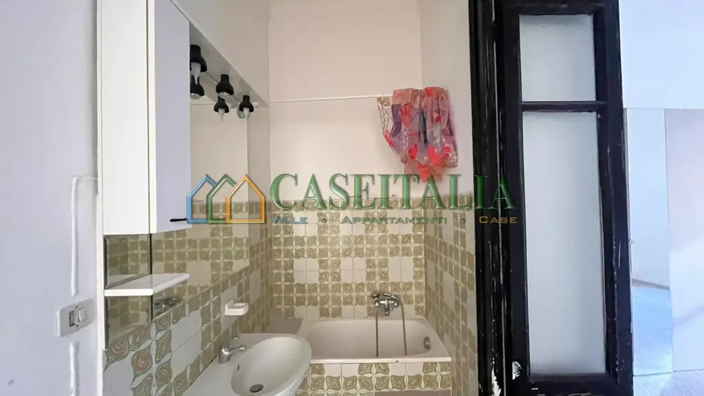 Salles de bain - Apartment for Renovation in Ivrea