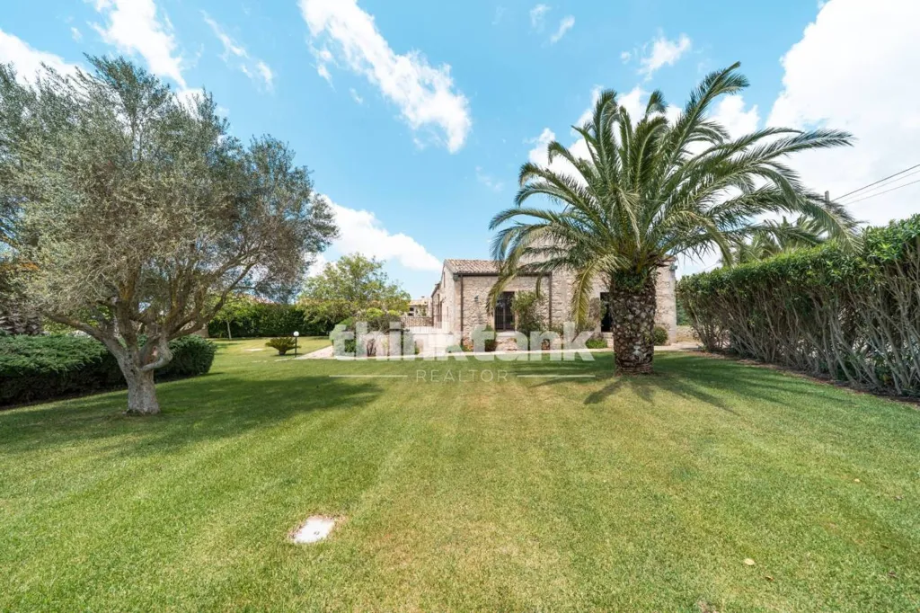 Aed - Rustic Villa with Pool in Ragusa