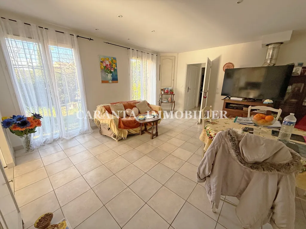 Séjour - Villa Récemment Construite avec Jardin à Sainte-Maxime