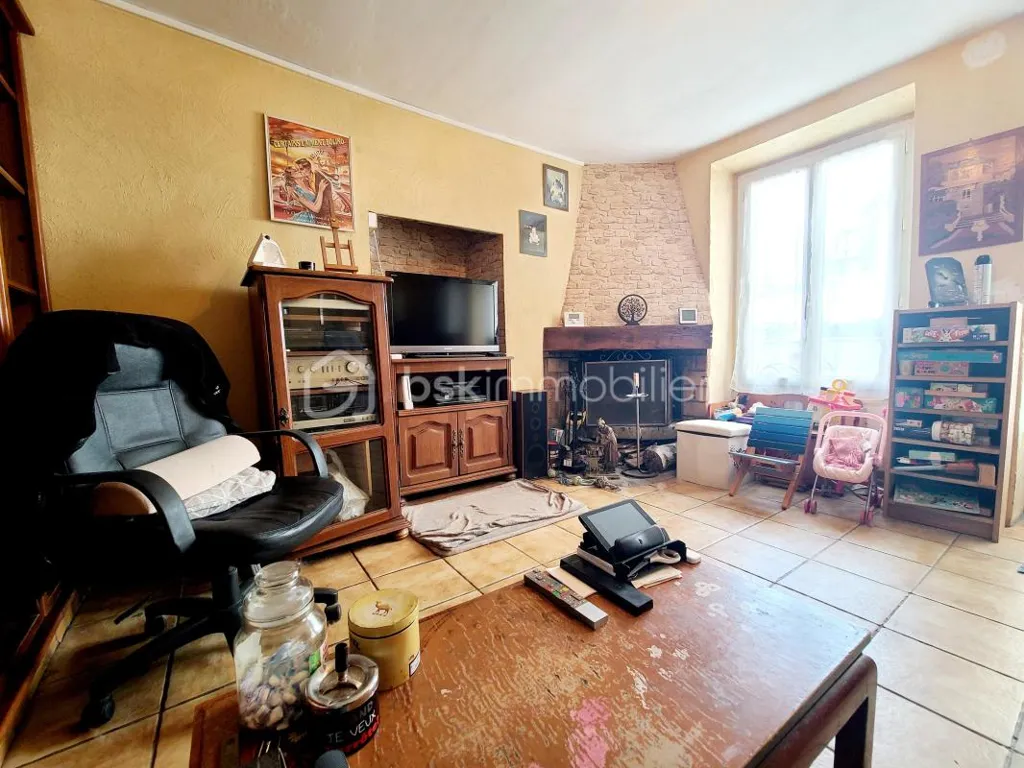 Living Room - Charming 1890 House with Terrace in Grigny