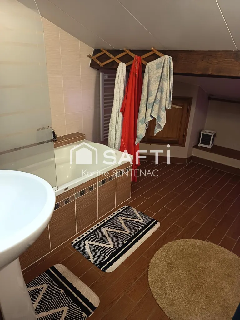 Salles de bain - Maison avec Jardin et Parc à Proximité à Montreuil-Bellay